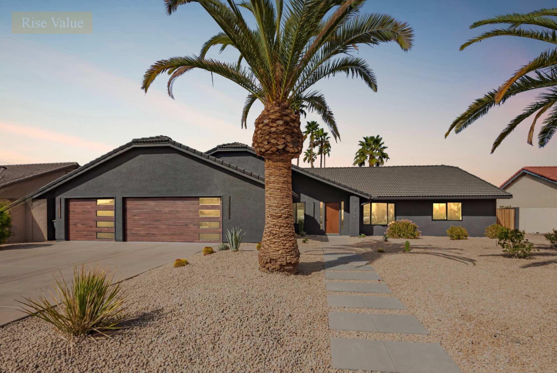 5726 E Woodridge Dr