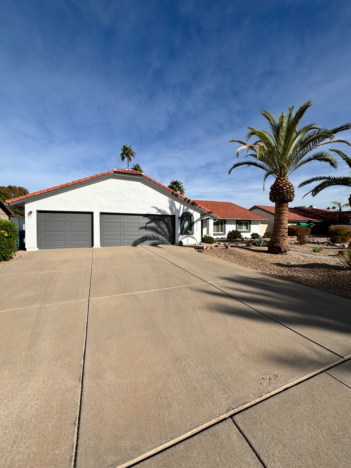 5726 E Woodridge Dr - before
